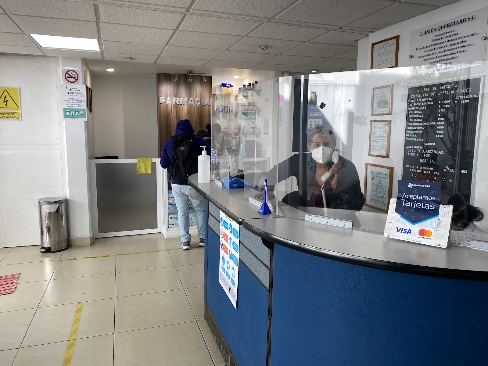 Recepción y farmacia de Clínica Querétaro